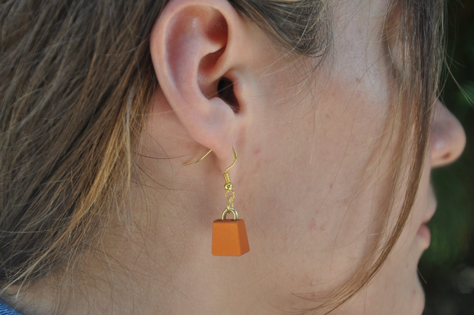 Trad Nut Gold Earrings