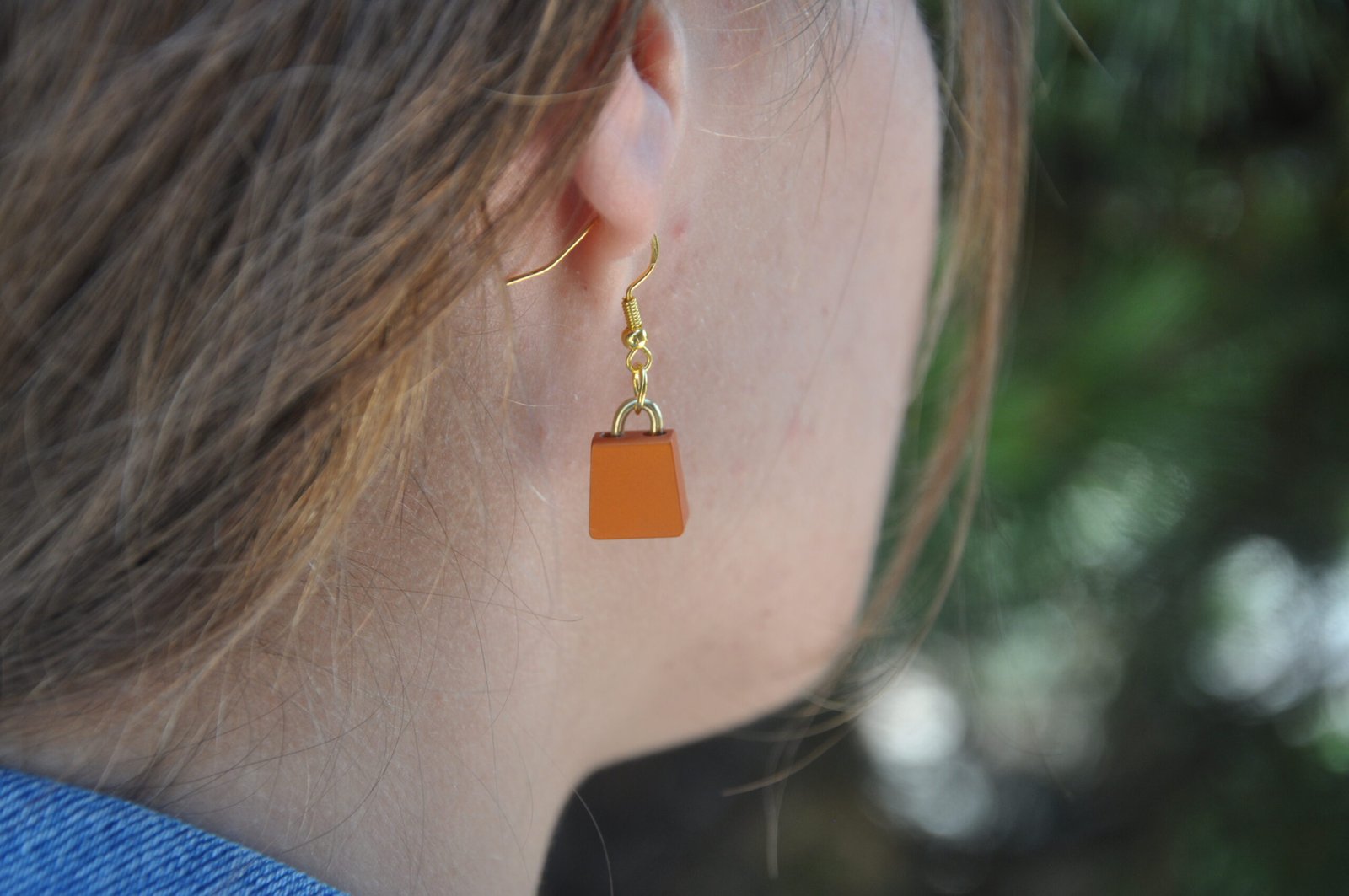 Trad Nut Gold Earrings